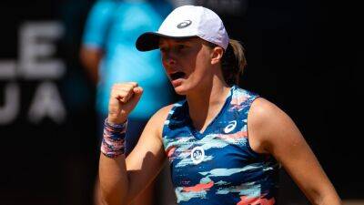 Defending champion Iga Swiatek hammers Aryna Sabalenka 6-2, 6-1 to reach Italian Open final and extend winning streak