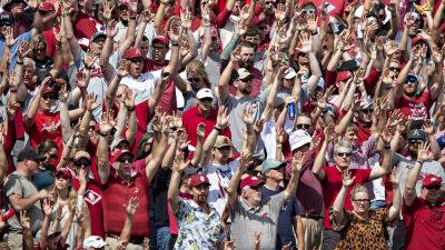 Rally raccoon: Arkansas baseball fan catches raccoon in stands - foxnews.com - state Arkansas