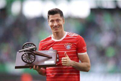 Bayern insists Lewandowski will stay next season