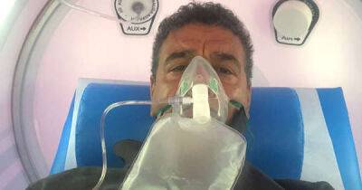 Leeds United - Chris Kamara - Chris Kamara inside oxygen chamber as Soccer Saturday legend's "recovery continues" - msn.com -  Swindon -  Stoke