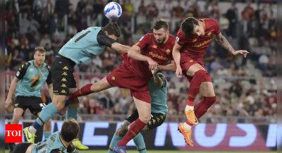 AS Roma miss two penalties in draw with relegated Venezia