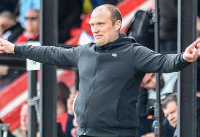 Warren Feeney agrees to stay as Welling United manager for 2022/23 season