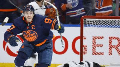 Connor McDavid, Mike Smith lead Oilers to win over Kings in Game 7