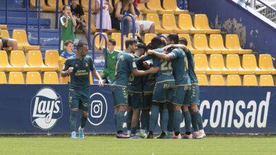 Viera y Rober permite a Las Palmas jugar una final por el playoff contra el Oviedo