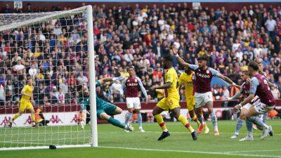 Jeffrey Schlupp snatches late leveller for Palace at Aston Villa