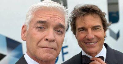 Phillip Schofield - queen Elizabeth Ii II (Ii) - Windsor Castle - Phillip Schofield cosies up to Tom Cruise for selfie after coming under fire from ITV viewers - manchestereveningnews.co.uk - Britain - Spain - Usa
