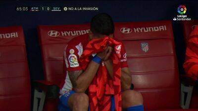 El Chiringuito - La emotiva escena que acabó con Suárez roto y entre lágrimas - en.as.com - Madrid