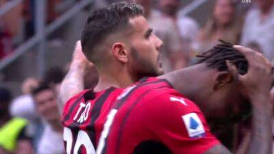 El Chiringuito - Medio Scudetto con un tanto de locos: grada y compañeros no dieron crédito al golazo de Theo - en.as.com - Madrid