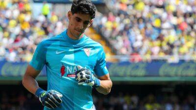 El Sevilla - Julen Lopetegui - El dilema con Bono: si no juega más, ganará el Trofeo Zamora - en.as.com