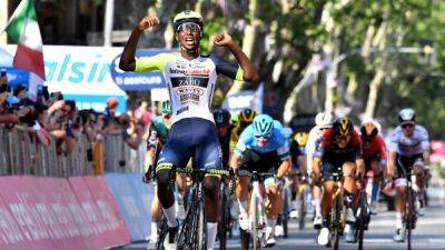 Girmay hace historia: primer eritreo que gana etapa del Giro - en.as.com - Israel