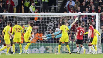 Liverpool beat Saints to bring title race to final day - rte.ie - Liverpool