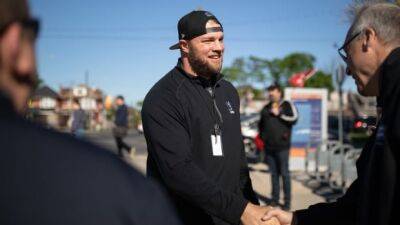 Van Zeyl, Ticats joined by fans, other unions at solidarity gathering amidst CFL strike - cbc.ca