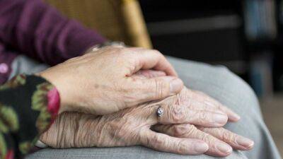 La innovadora terapia que alargaría la duración de la vida humana a "120-130 años"