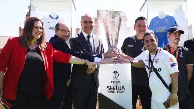 SEVILLA I CASTRO "El Sevilla venderá, pero la plantilla quizá sea mejor"