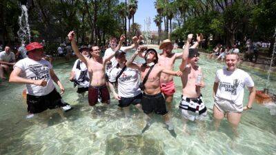 Alemanes y escoceses toman Sevilla - en.as.com