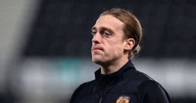 'Sad to see him go' - Hull City supporters reluctantly understanding of Tom Eaves contract decision