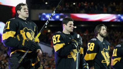 Penguins' Sydney Crosby vows to play 3 more years in Pittsburgh, hopes Malkin, Letang stay too