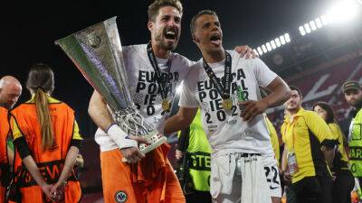 Eintracht Frankfurt defeat Rangers on penalties to win Europa League