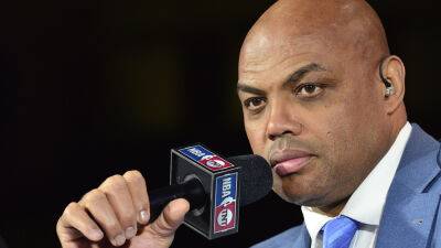Charles Barkley goes off on heckling Warriors fans after Golden State's Game 1 win over Mavs: 'Y'all suck too'