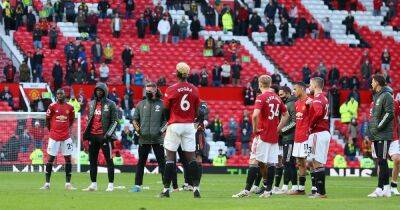 Manchester United set to brave angry fans in lap of honour