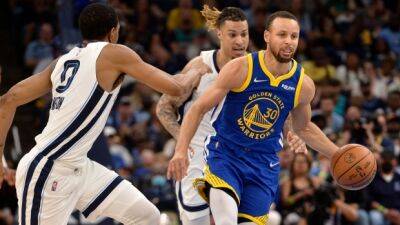 Warriors rally after Green ejected, beat Grizzlies in Game 1