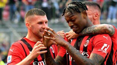 AC Milan maintain lead at top of Serie A after sealing late win over Fiorentina