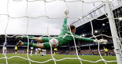 Soccer-Everton's Pickford praised for world-class saves in win over Chelsea