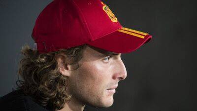 El guiño de Tsitsipas a la afición española en su llegada a Madrid - en.as.com - Madrid -  Sanchez