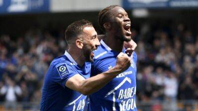 Canadians in Europe: Ugbo tops David in Ligue 1