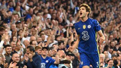 Marcos Alonso goal earns Chelsea draw with Leicester to all-but secure third place in Premier League