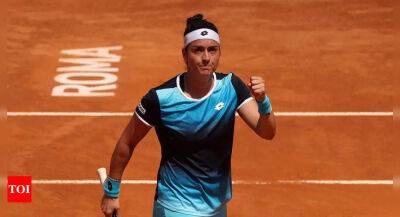 Roger Federer - Iga Swiatek - 'We called her Roger Federer': How Ons Jabeur made her mark in Tunisia - timesofindia.indiatimes.com - France - Italy - Tunisia - Madrid -  Paris