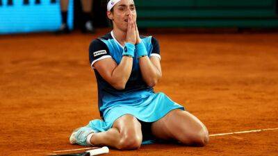 Roger Federer - Iga Swiatek - 'We called her Roger Federer': How Ons Jabeur made her tennis mark in Tunisia - thenationalnews.com - France - Italy - Tunisia - Madrid -  Paris -  Tunisia