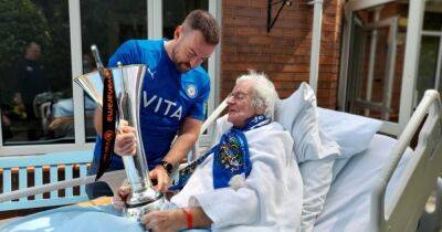 The heartwarming moment Stockport County fan on end of life care is visited by the club at hospice