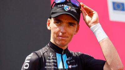 ‘His condition worsened overnight’ – Shock as Romain Bardet abandons Giro d’Italia on Stage 13