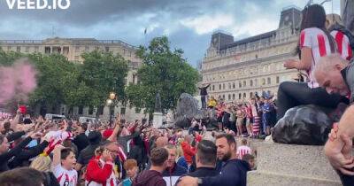 Watch Sunderland fans take over Traflagar Square before League One play-off final