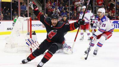 New York Rangers go 0-for-4 on power plays, surrender shorthanded goal to Carolina Hurricanes in Game 2 loss