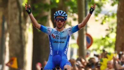 Richard Carapaz - Vincenzo Nibali - Simon Yates - Simon Yates wins Stage 14 thriller at Giro d’Italia as Richard Carapaz takes pink and Jai Hindley hovers - eurosport.com - Britain - Italy -  Astana