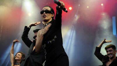 El concierto de Chanel en la Plaza Mayor pudo acabar en tragedia: “Había una pistola” - Tikitakas