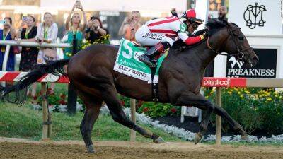 Early Voting wins Preakness Stakes