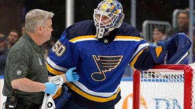 Jordan Binnington leaves Game 3 loss in first period for St. Louis Blues, replaced by Ville Husso