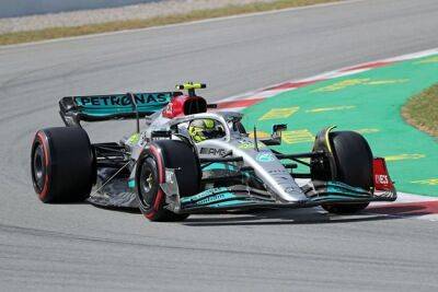 Hamilton admits 'I'm struggling with the car' after qualifying sixth for Spanish Grand Prix