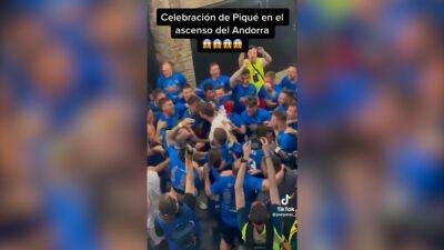 Vídeo | Piqué desatado en la fiesta del ascenso del Andorra a Segunda