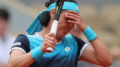 Magda Linette - Ons Jabeur stunned in French Open first round - thenationalnews.com - France - Italy - Tunisia - Poland - Madrid -  Paris
