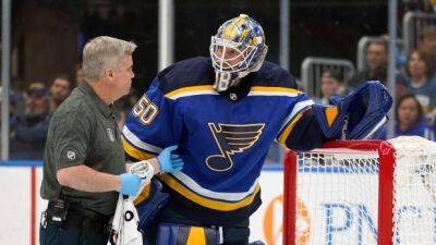 Report: Blues G Binnington expected to miss at least Game 4 with knee injury