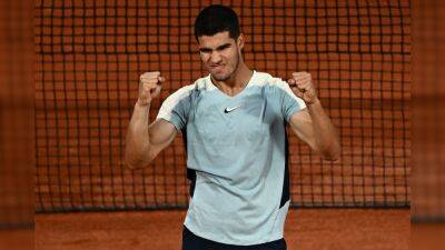Teenage Star Carlos Alcaraz Sweeps Into French Open Second Round