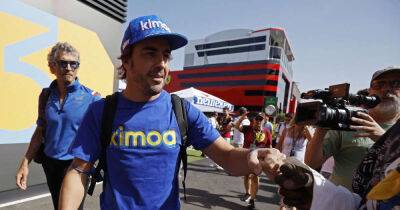 Motor racing-Alonso makes peace with F1 stewards after angry outburst