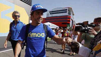 Alonso makes peace with F1 stewards after angry outburst