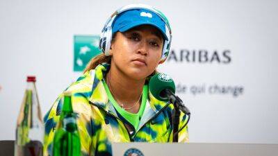Naomi Osaka - Iga Swiatek - Roland Garros - Amanda Anisimova - Naomi Osaka may skip Wimbledon after tournament stripped of ranking points; Iga Swiatek eases through - rte.ie - Russia - France - Ukraine - Belarus