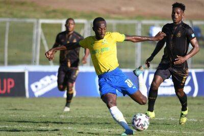 Sundowns hold off Royal AM fightback to celebrate DStv Premiership title in style