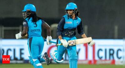 Harmanpreet Kaur - Hayley Matthews - Women's T20 Challenge: Supernovas post 163 all out against Trailblazers - timesofindia.indiatimes.com